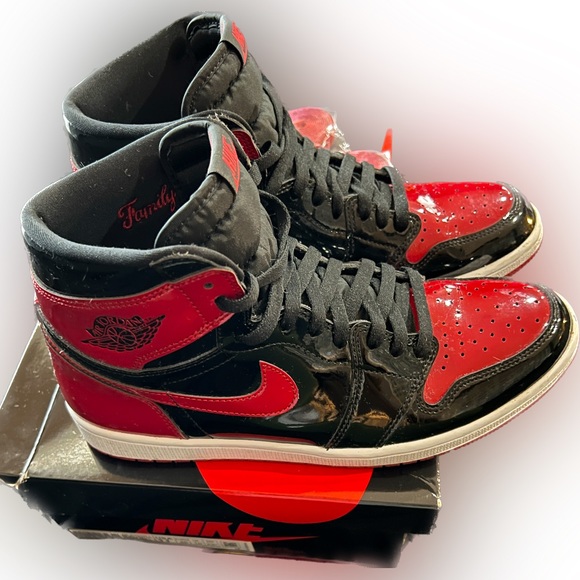 AIR JORDAN 1 RETRO HIGH OG “PATENT BRED” - Picture 2 of 4